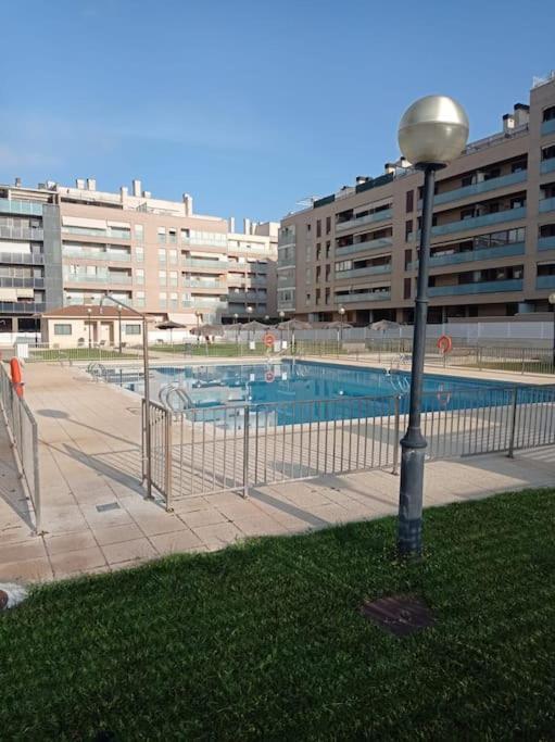 Acogedor Apartamento Con Piscina Y Garaje Appartement Huesca Buitenkant foto