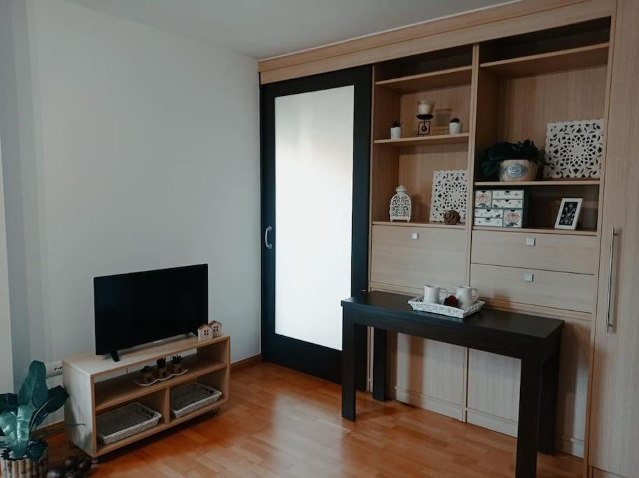 Acogedor Apartamento Con Piscina Y Garaje Appartement Huesca Buitenkant foto